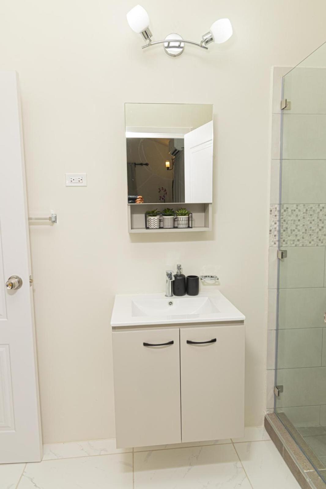Phoenix Park Villas - Portmore - 10Mins To Beach Luaran gambar